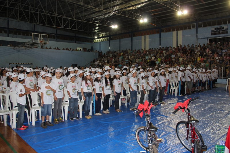 Alunos do Proerd recebem certificados